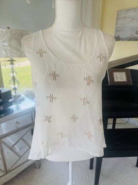 IRIS BASIC silky white swing top gold beads scoop neck top feminine flirty